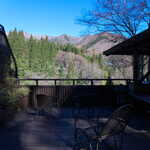 花仙庵 仙仁温泉 岩の湯 - 早朝のテラス。この涼やかな空気感、伝わるといいな