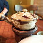 花仙庵 仙仁温泉 岩の湯 - まだら模様がお洒落な片手鍋。中身は何かな？