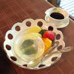 花仙庵 仙仁温泉 岩の湯 - 朝のデザートは黒蜜温泉ゼリーと、フルーツの組合せ