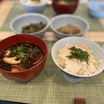 柚木元 - おこぎとしいたけで味噌汁、贅沢な朝食