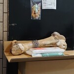 一条流がんこ総本家分家四谷荒木町 - 終了時間に取り外された牛骨のオブジェ！