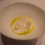 カンテサンス - 京都産山羊の搾りたてのミルクのバヴァロワ  ゲランド産の塩の花とオリーブオイル2