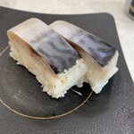 かっぱ寿司 - 肉厚とろ〆さばの押し寿司（180円）