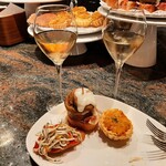 Gandarias - 取り皿に乗せその都度お会計するピンチョス、スッキリとドライなスパークリングCava（カヴァ）3.3ユーロ