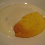 カンテサンス - サフランとバニラのスフレ  パッションフルーツとグレープフルーツのクリームで