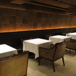 カンテサンス - シックな美食空間♪