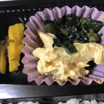 Okawari Byuffe Nikominyo - サラダと小松菜の油炒め