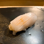 すし ふくづか - 障泥烏賊～馬糞雲丹とともに握ったもの 