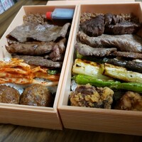 炭火焼肉 なかはら - 炭火焼二段重弁当 (１日40食限定.税込5,000円×2)