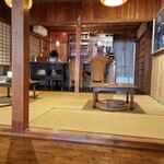 Waizu - There are counter seats and tatami seating. It's very relaxing! (´∀｀*)