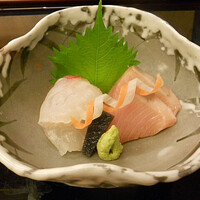 露庵 菊乃井 木屋町店 - お造り（舞鶴の鰤、明石鯛）