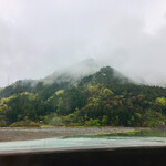 来々軒 - 相模川と小さな山、良い所です上野原。