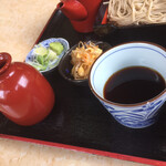 千本桜 - 蕎麦つゆ、薬味、小鉢