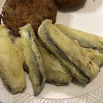 ろっかん - 水なすのフリットとふきのとうコロッケ