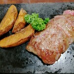 とんかつ石焼ステーキ石の家 - 肉は旨いの！