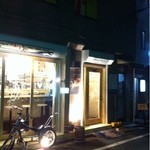 オラガヌードルズ - 奥まった所にお店はあります。