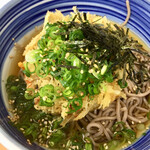 Shirakawa Soba - ワイフの追加は冷たいそばにゴボ天乗せです　まさかお代わりするとは思わなかったよ（笑）