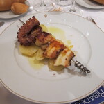 Parador de Ribadeo - 蛸の串焼き。シンプルがゆえにウンマイ
