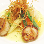 帆立のポワレ、白ワイン×バターソース。