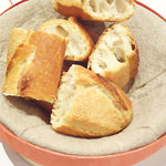 ブラッスリー・ヴィロン - 温かいバゲット。