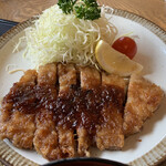 Kyuutaya - 佐助豚は、カリッと焼いた分厚い豚ロースです。