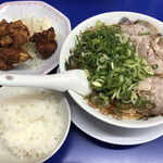 Rairai Tei - ラーメン（背脂多め、チャーシュー脂身、ネギ多め）唐揚げ定食