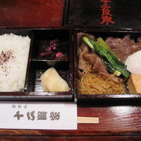 十二段家 本店 - お昼のメニュー、すき焼き弁当です