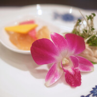 華都飯店 - ランチセット 2800円 の前菜2種盛り合わせ