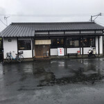 Yamauchi - お店
      当日は小雨が降ってた