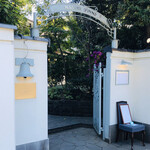 マノワール・ディノ - エントランス