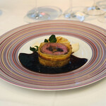 マノワール・ディノ - マリアカラス　仔羊とフォアグラのパイ包み焼き　ポテトのピュレ　ポテトの焦がしバターソース　シャンピニオン　トリュフ　ペリグーソース