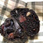 コンセントマーケット - ２種類のチョコレートと苺、ヘーゼルナッツ、赤すぐりがたっぷり♪