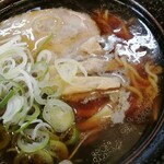 旭川ラーメン天山 - 安定感ある醤油ラーメン