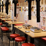 Oosaka Yakiniku Horumon Futago - 昔ながらの大衆焼肉店の雰囲気