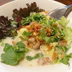 ビア ホイ チョップ - 温野菜と豆乳スープのフォー