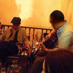 pitou - 2009/3月：2階ラウンジの様子②（ギター置いてあるっす）