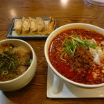 担担麺専門店 弘麺 - ウルトラ激辛担担麺＆チャーシュー丼＆焼き餃子