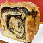 ポンパドウル - 紅茶の葡萄パン1/2