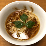 飯田商店 - 「お土産かけらぁ麺」※三つ葉のみ自前でトッピング