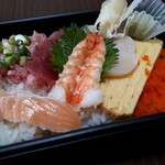 魚の - ランチ海鮮丼(500円)