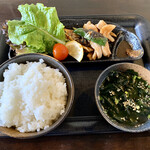 Sumibiyaki Tendou - 訪問日の日替わり定食。（トントロのやさいいため）