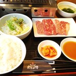 Nikushou Ueno - ランチのカルビ定食