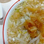 麺屋 にぼすけ - タマネギを沈めて