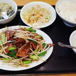 魯園菜館 - ニラと豚レバー炒め定食 税込750円