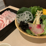 Dashiya Owan - しゃぶしゃぶ（肉・野菜）