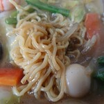 ラーメン昇龍 - 麺を引き出した～ブラックペッパーがお出まし！