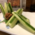 鳥里 - もろきゅう 300yen