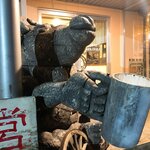 厚東川焼肉レストラン - 入口では牛のオブジェがお出迎え