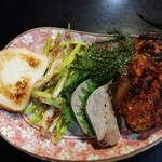 おふくろ - 蒲鉾、島ラッキョウ、レバー、海ぶどうなど