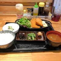 魚や市 はなれ - アジフライ定食 900円